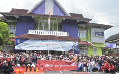 DARURAT KESELAMATAN BERKENDARA,  FKM UNDIP MENGADAKAN SEMINAR SAFETY RIDING