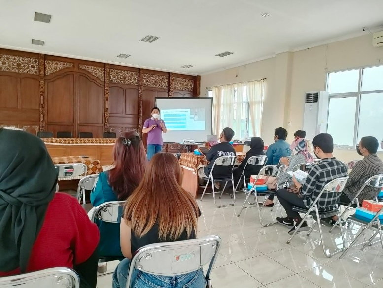 PENGABDIAN MASYARAKAT : PENINGKATAN PERAN REMAJA DALAM UPAYA PENINGKATAN KESEHATAN IBU DAN ANAK DI WILAYAH KERJA PUSKESMAS PONCOL
